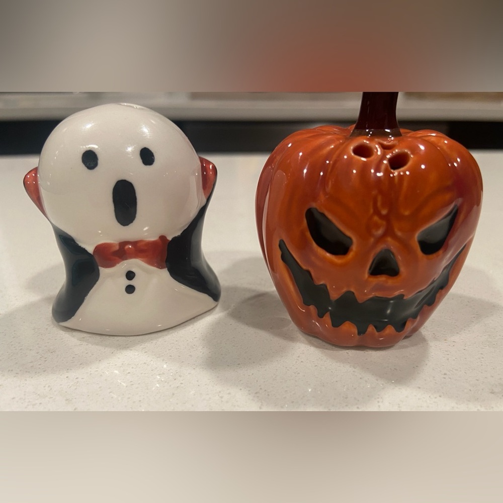 🔥Ghost/pumpkin salt & pepper shakers & Halloween Window Stickers